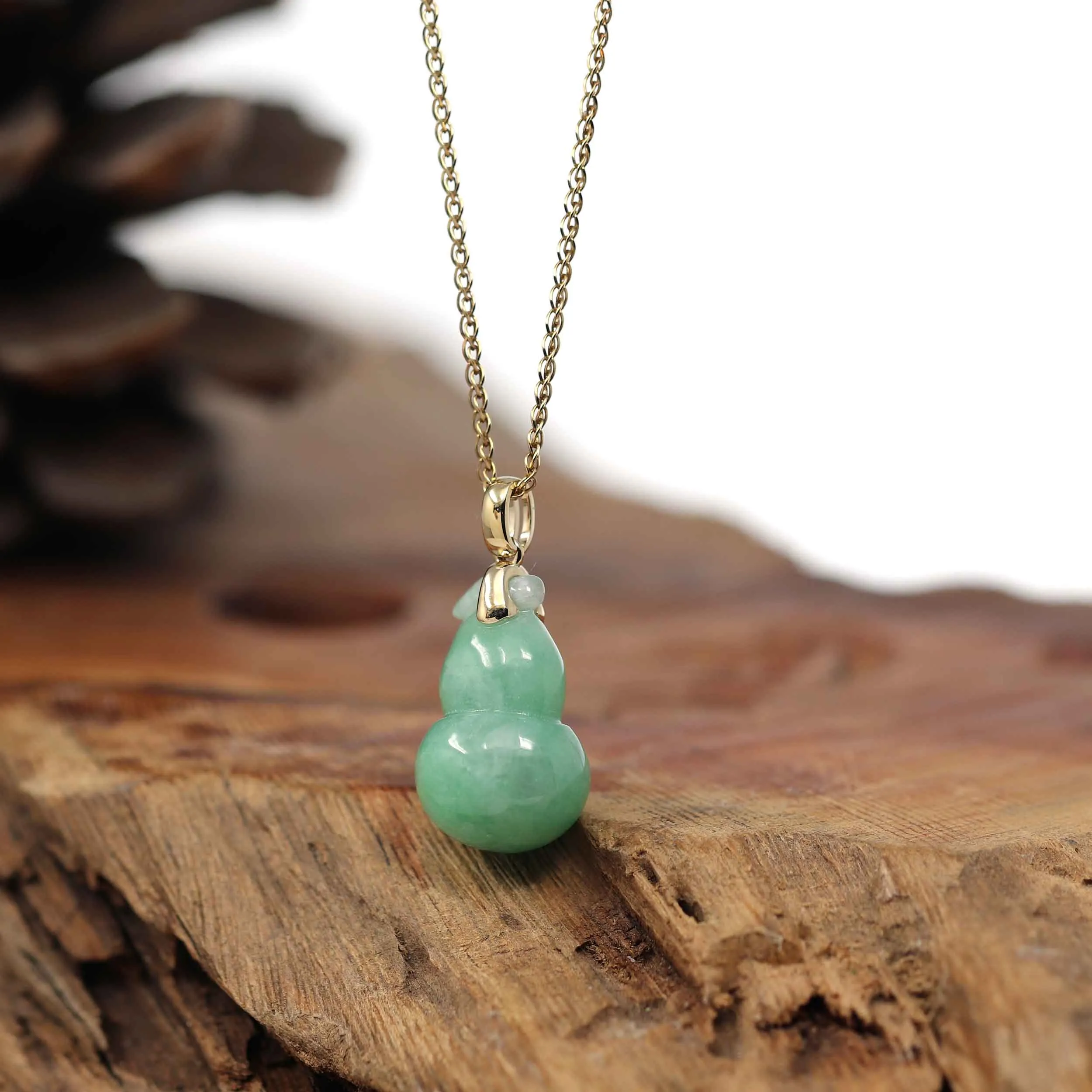 14K Yellow Gold Jadeite Jade Good Luck Hulu Bottle Gourd Necklace