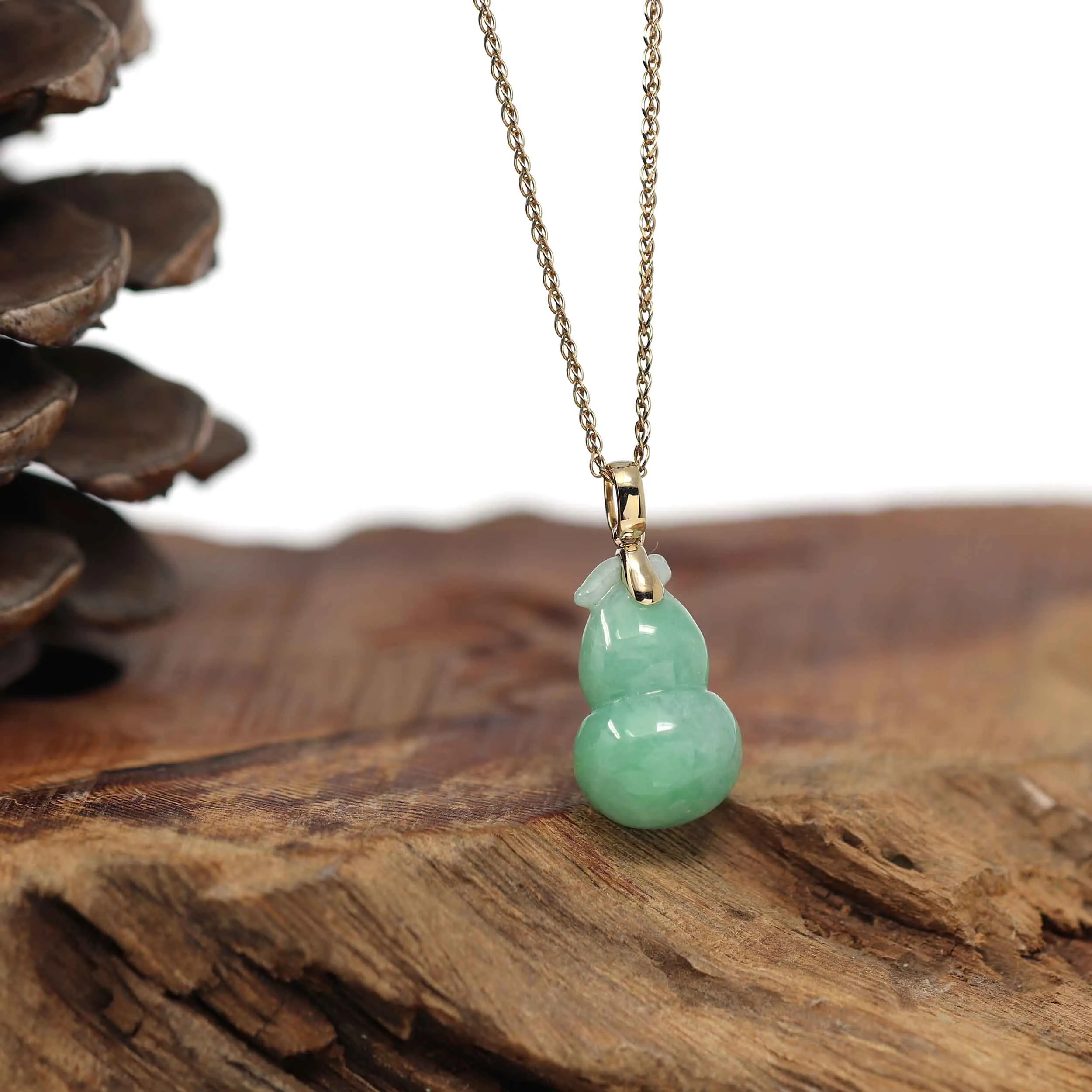 14K Yellow Gold Jadeite Jade Good Luck Hulu Bottle Gourd Necklace