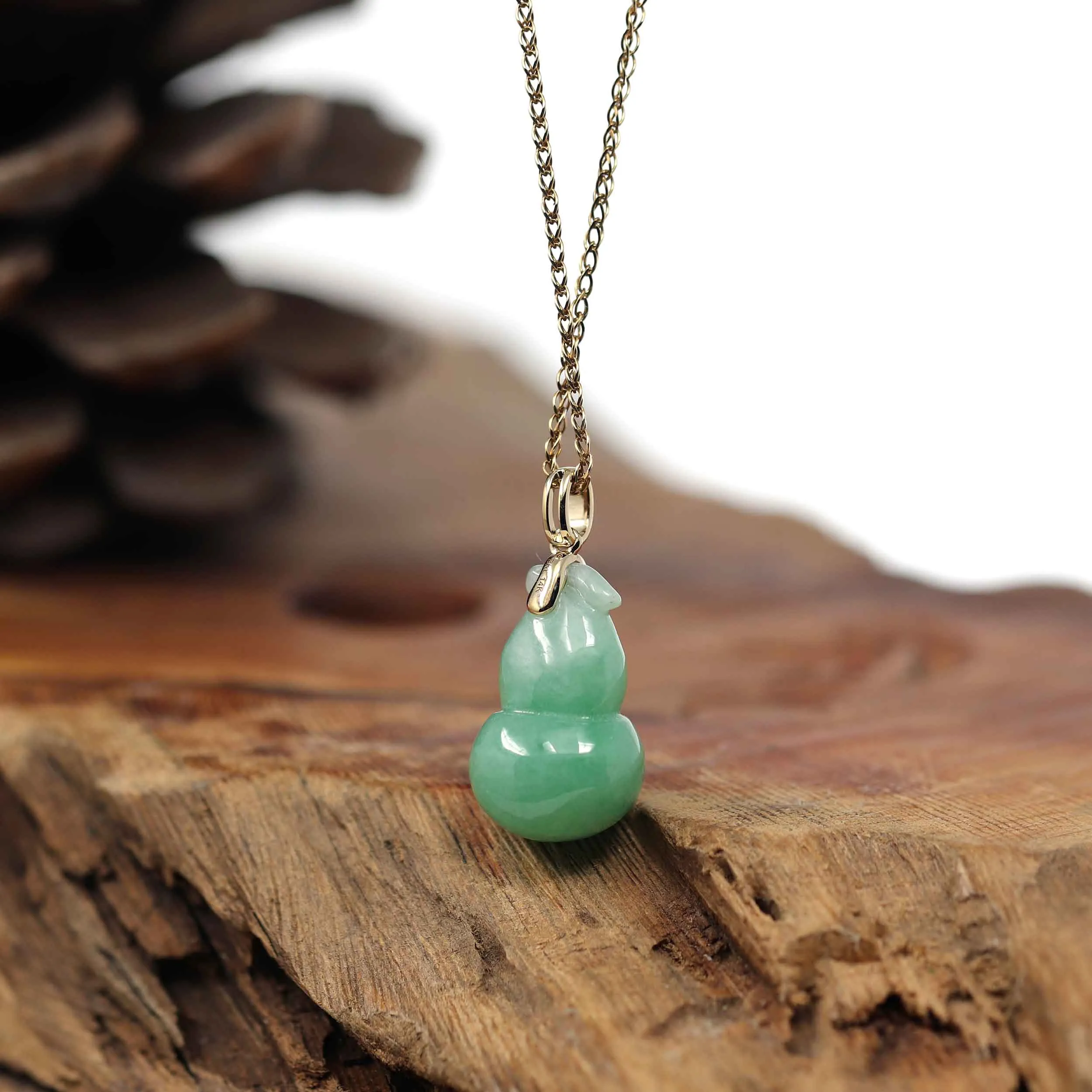 14K Yellow Gold Jadeite Jade Good Luck Hulu Bottle Gourd Necklace