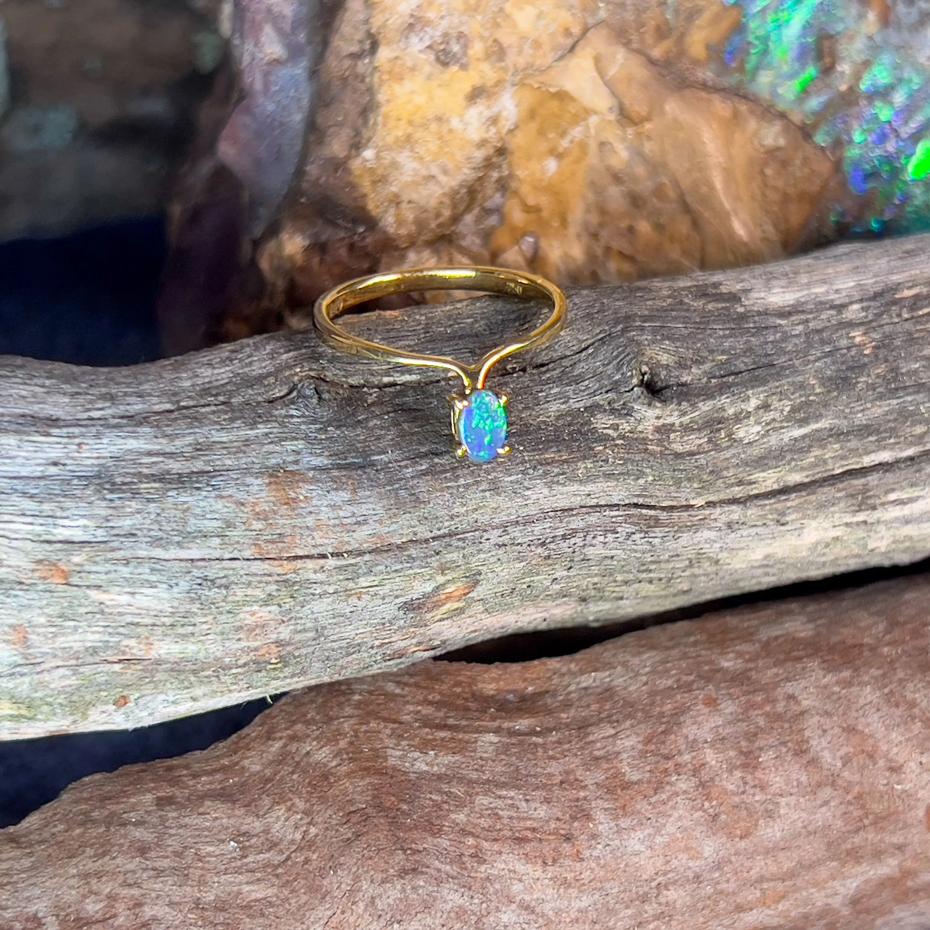 18kt Yellow Gold black opal 0.2ct ring