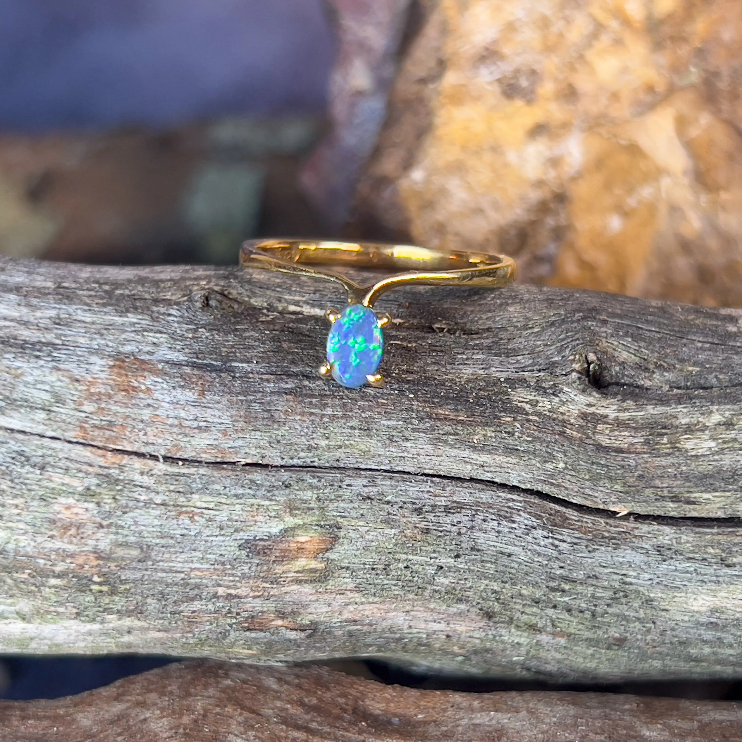 18kt Yellow Gold black opal 0.2ct ring