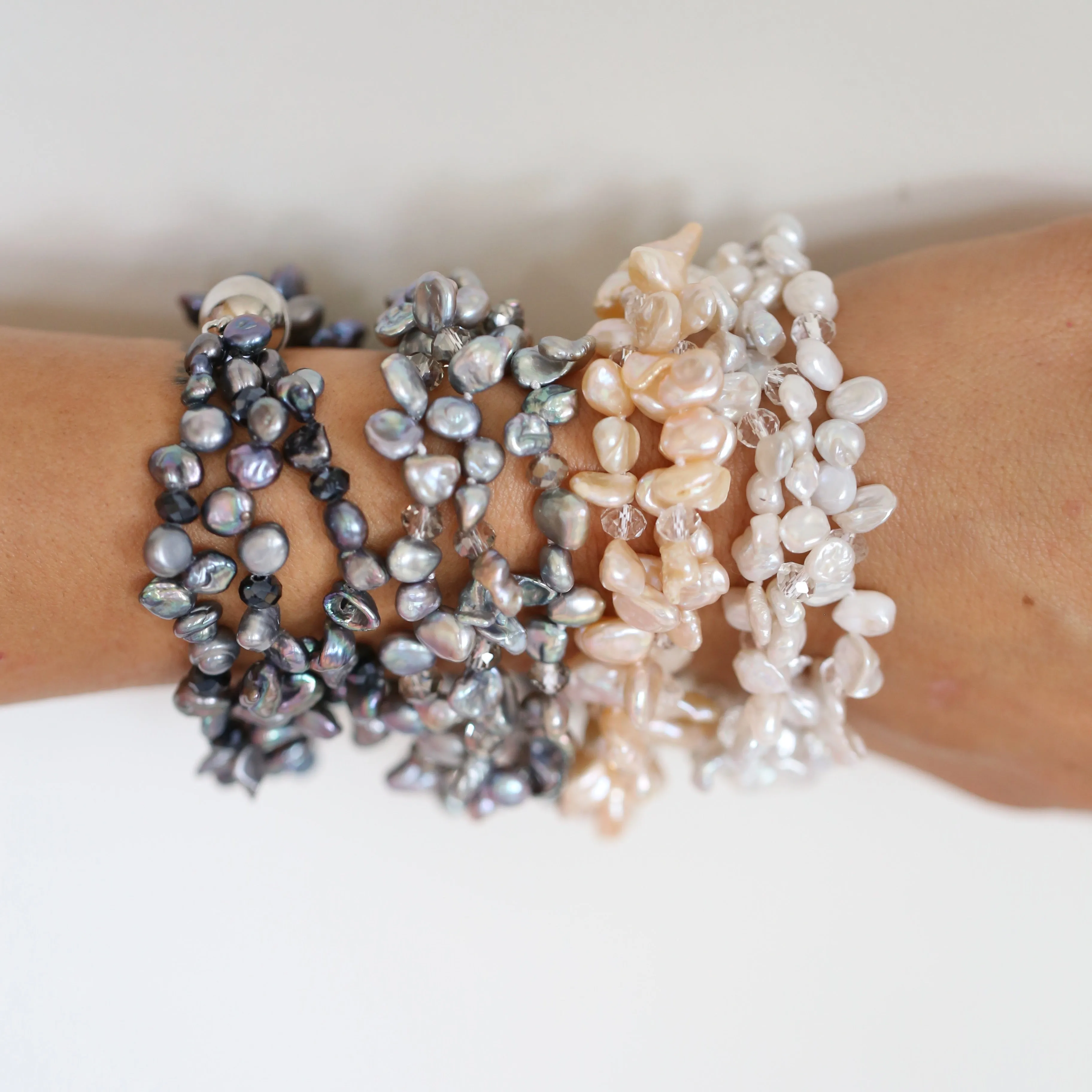 209-07 | 3-STRAND GRAY KESHI & CRYSTAL BRACELET