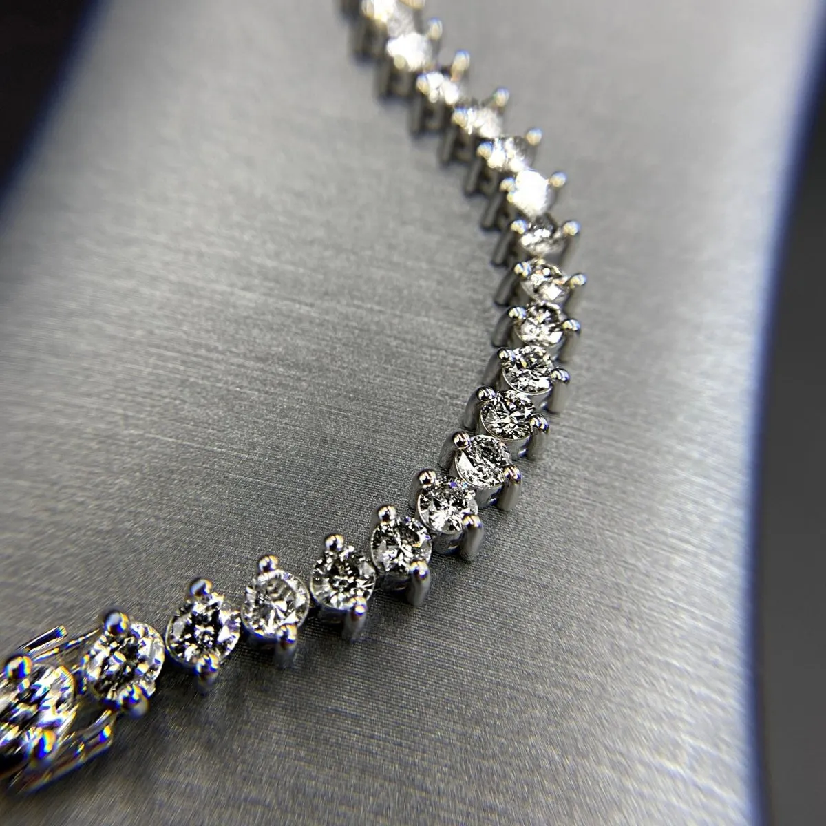 3.00-8.00 CT Round Cut Diamonds - Tennis Bracelet