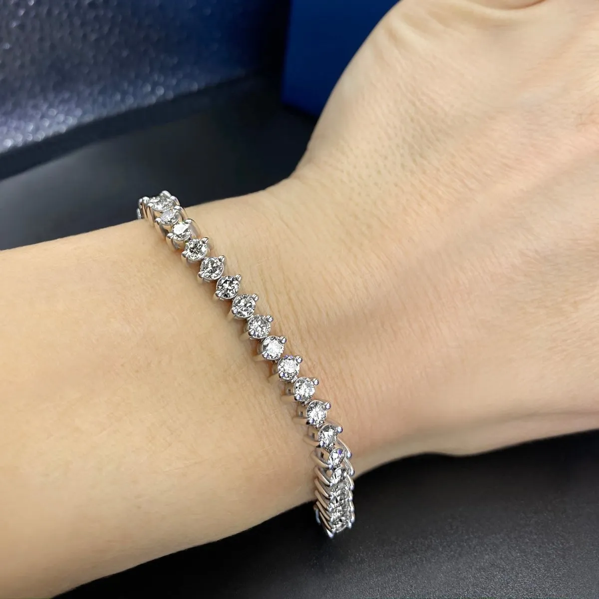 3.00-8.00 CT Round Cut Diamonds - Tennis Bracelet