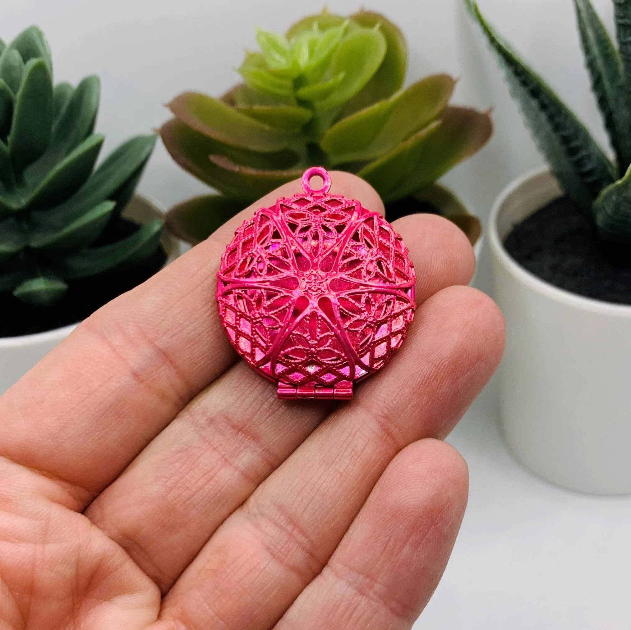 4 or 20 Pieces: Bright Pink Filigree Aromatherapy Essential Oil Diffuser Lockets