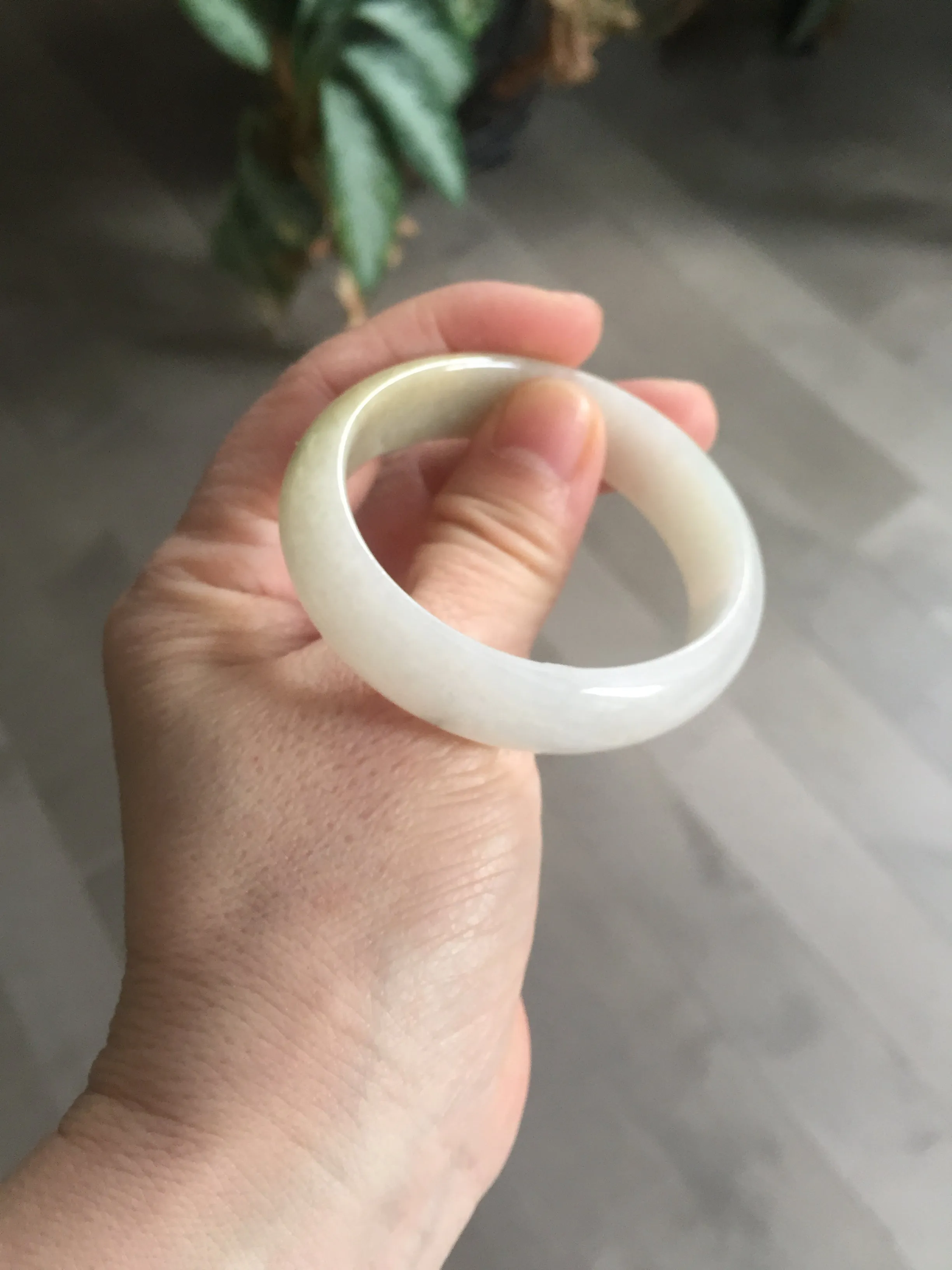 47.5mm Certified Type A 100% Natural icy light green/white oval Jadeite Jade bangle Q61-6673