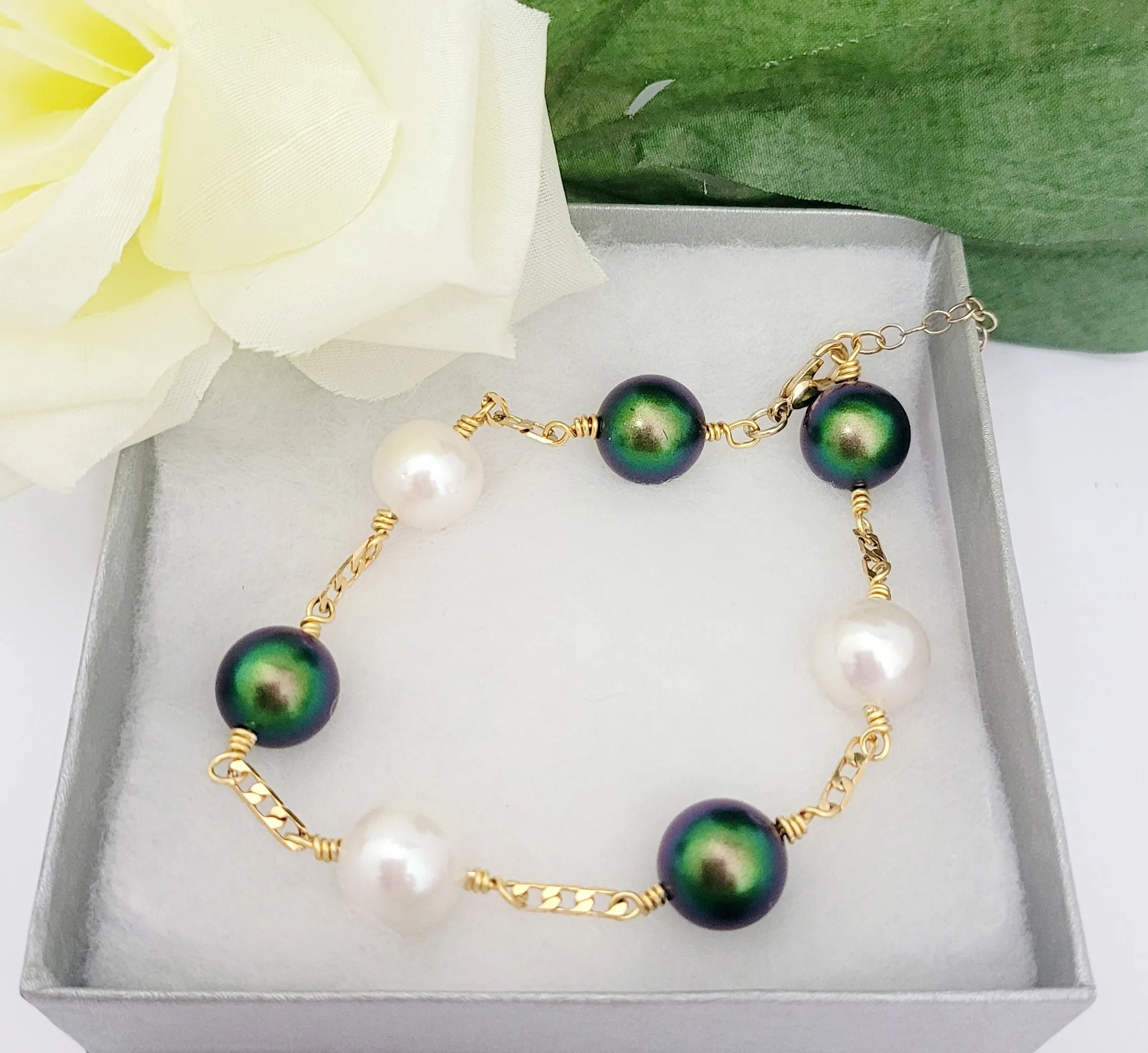 Belle Bracelet - 12mm Green & White Duo Swarovski Pearls