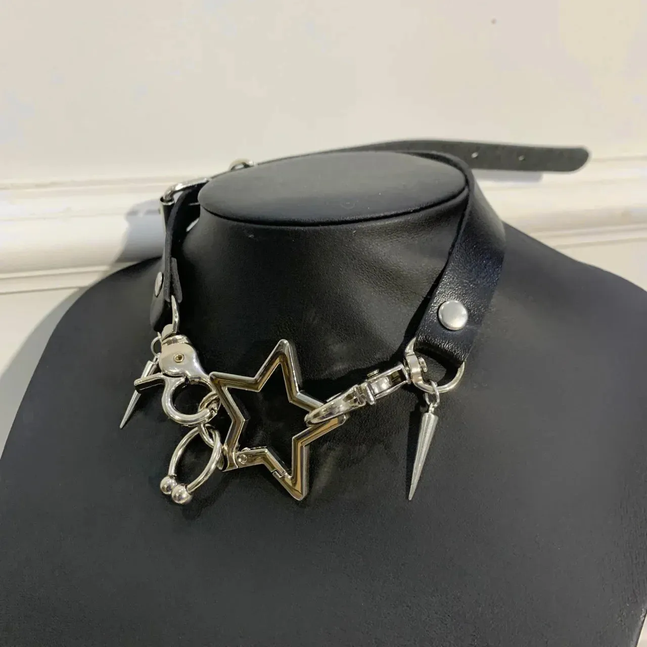 Black Goth Pentagram Rivet Choker