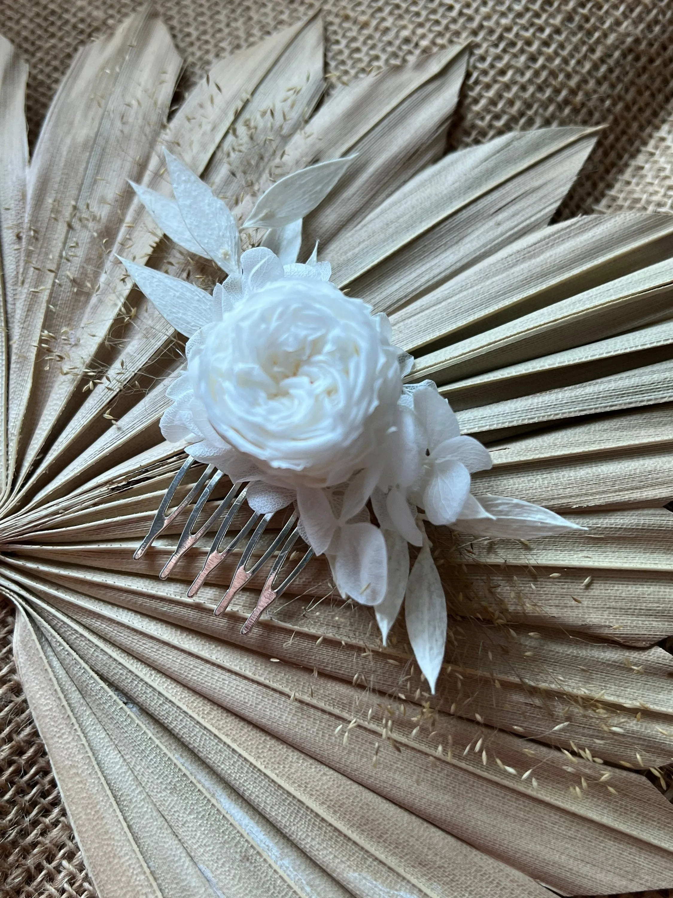 Bridal Minimal Garden Rose Hair Comb White, Minimalist Wedding Bridal Headpiece Dried Preserved Flower Comb, Boho Bride Hair Accessories UK