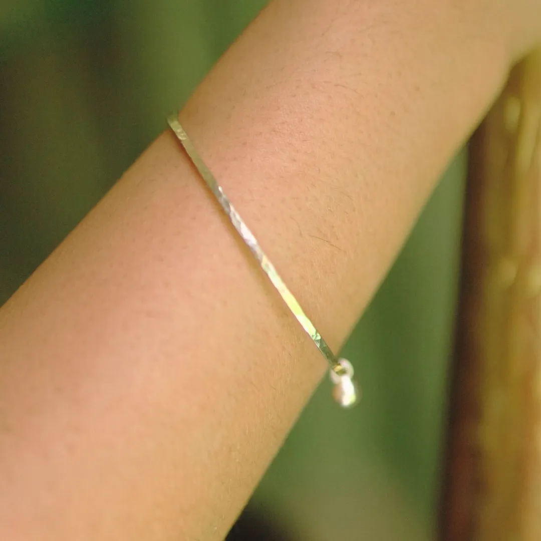 Minimalist bangle