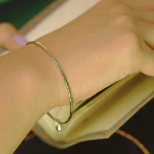 Minimalist bangle