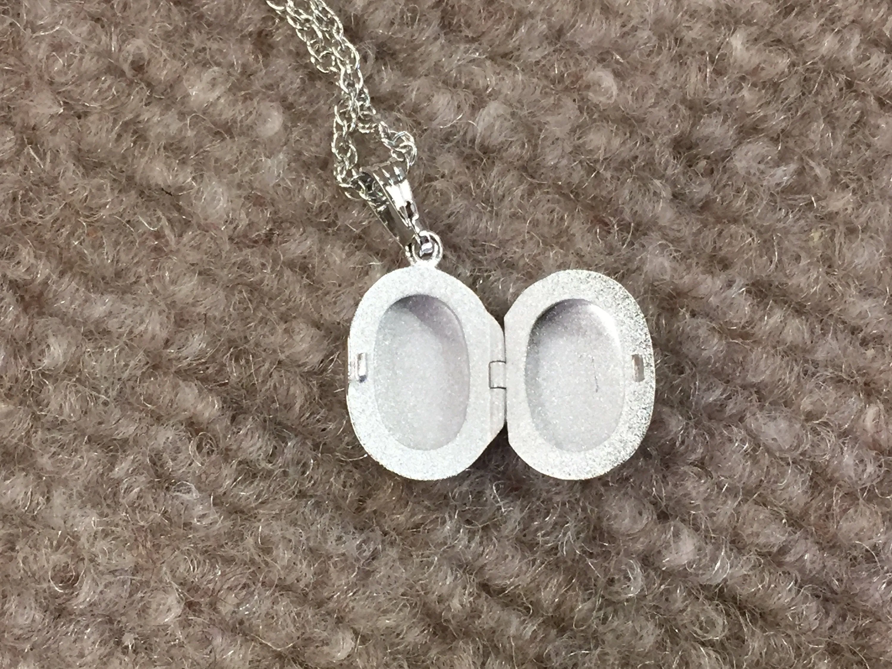 Silver Locket Oval With 18 Inch Rope Chain Engravable